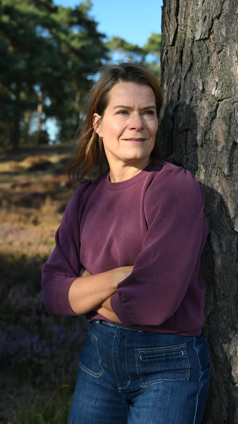 Jannie Hopman van Werk & Vitaal bij een boom